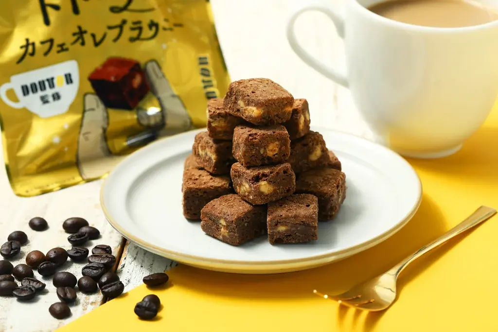 【初コラボ！】“世にもおいしいチョコブラウニー”から「ドトールコーヒー」監修の『世にもおいしいチョコっとドトールカフェオレブラウニー』が新登場！ザクザク食感も楽しめるひとくちサイズのブラウニー！ 画像 3