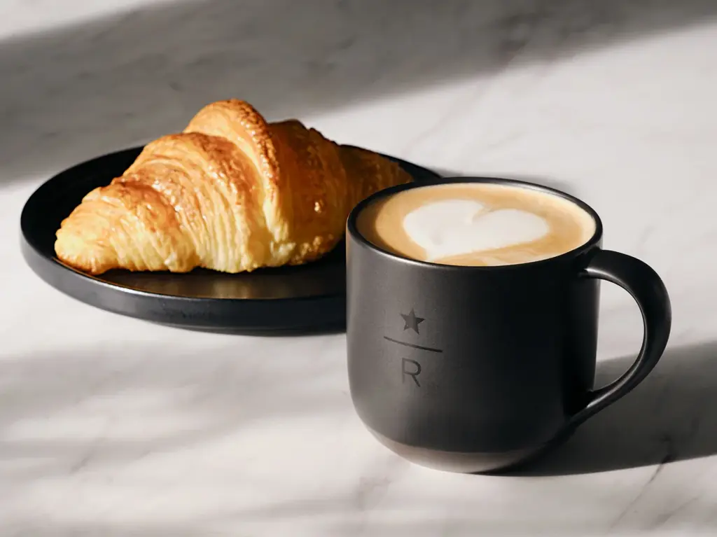 新しいスターバックスはラテとコルネッティでコーヒーの楽しみ方をどこまでも広げる“カフェベーカリー”『スターバックス リザーブ® カフェ 新宿マルイ本館2階店』が9月1日(月)にオープン 画像 1