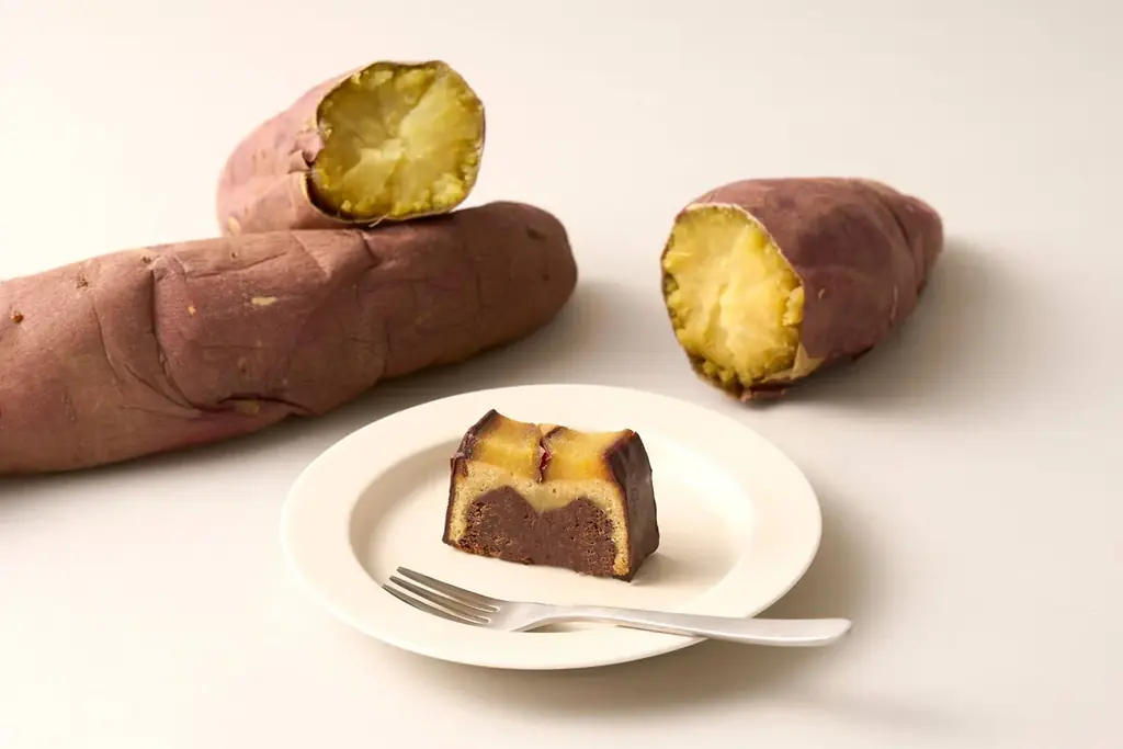 Minimalより、秋の味覚を楽しむお芋スイーツが登場！高糖度で濃厚な甘味の「金蜜芋」を堪能する「ガトーショコラ ソフト -金蜜芋-」を秋限定で発売 画像 3