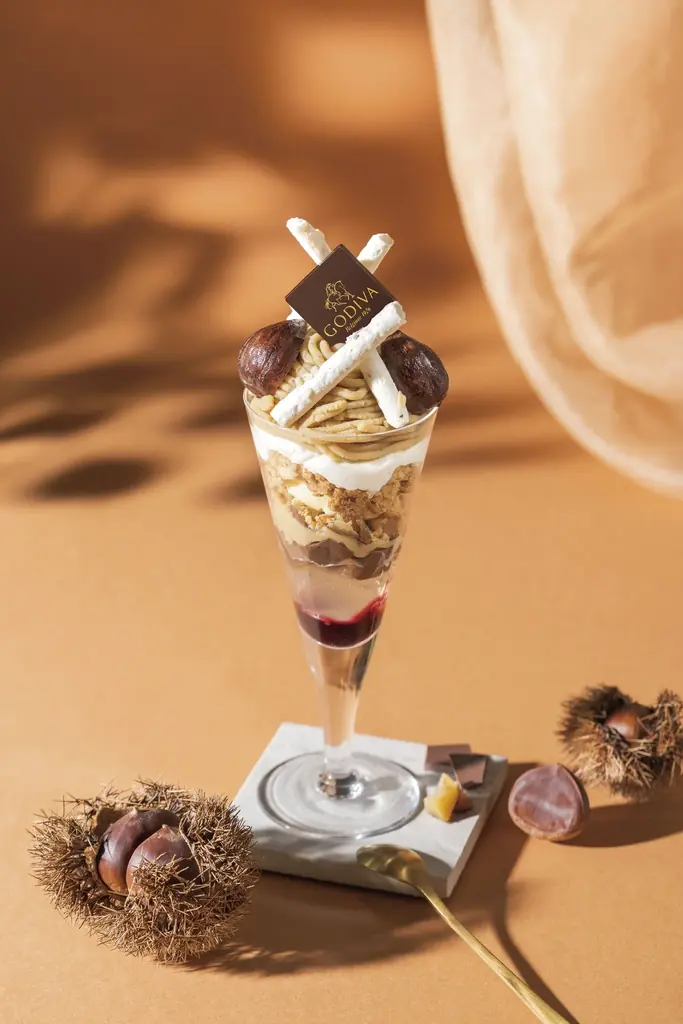 GODIVA café限定、注目のシェフとの3連続コラボレーションパフェ企画スタート！ 第1弾「秋栗とショコラのモンブランパフェ」登場 画像 1