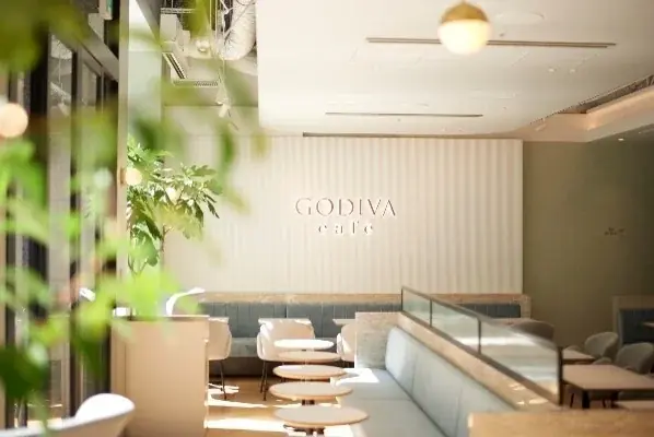 GODIVA café限定、注目のシェフとの3連続コラボレーションパフェ企画スタート! 第1弾「秋栗とショコラのモンブランパフェ」登場 画像 4