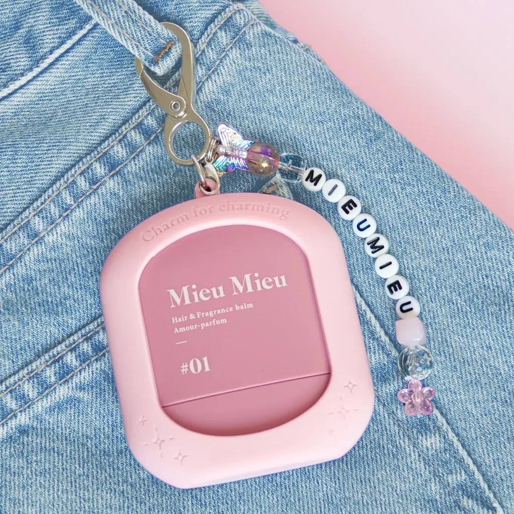 髪も香りも。全方位可愛く♡練り香水としても使えるアホ毛スティック「MieuMieu Stik (ミュミュ エスティック)」から持ち歩きに便利なオリジナルキーチェーン付セットが数量限定で発売 画像 6