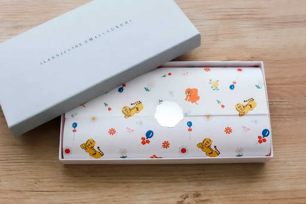 レトロ可愛い、ときめきを手のひらに。アデリアレトロ × CLASSICS the Small Luxury初コラボハンカチーフ誕生！ 画像 6