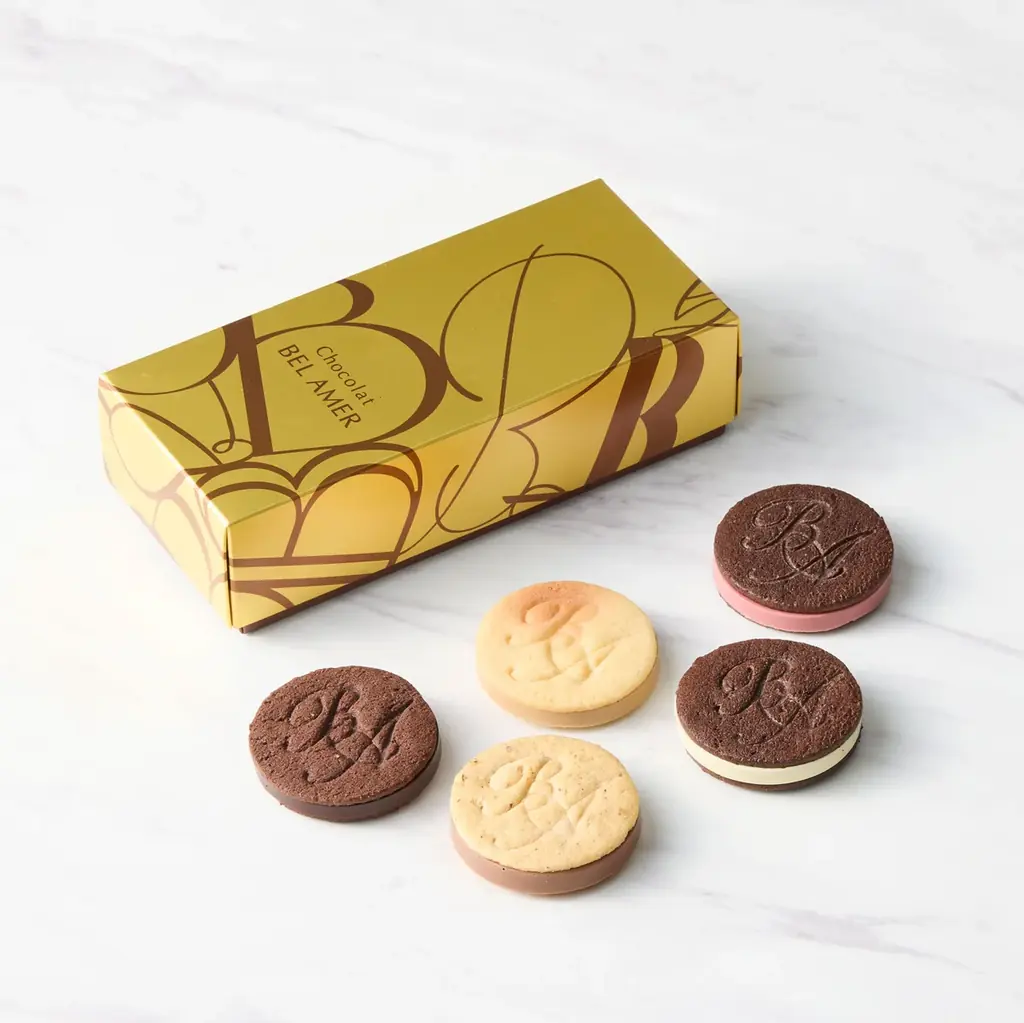 和栗を丸ごと閉じ込めたフォンダンショコラやモンブラン風の焼菓子、なめらかな口どけのショコラをサブレで贅沢にサンドした新作「パレショコラサンド」など秋冬の新作が、ショコラ専門店「ベルアメール」より登場! 画像 3