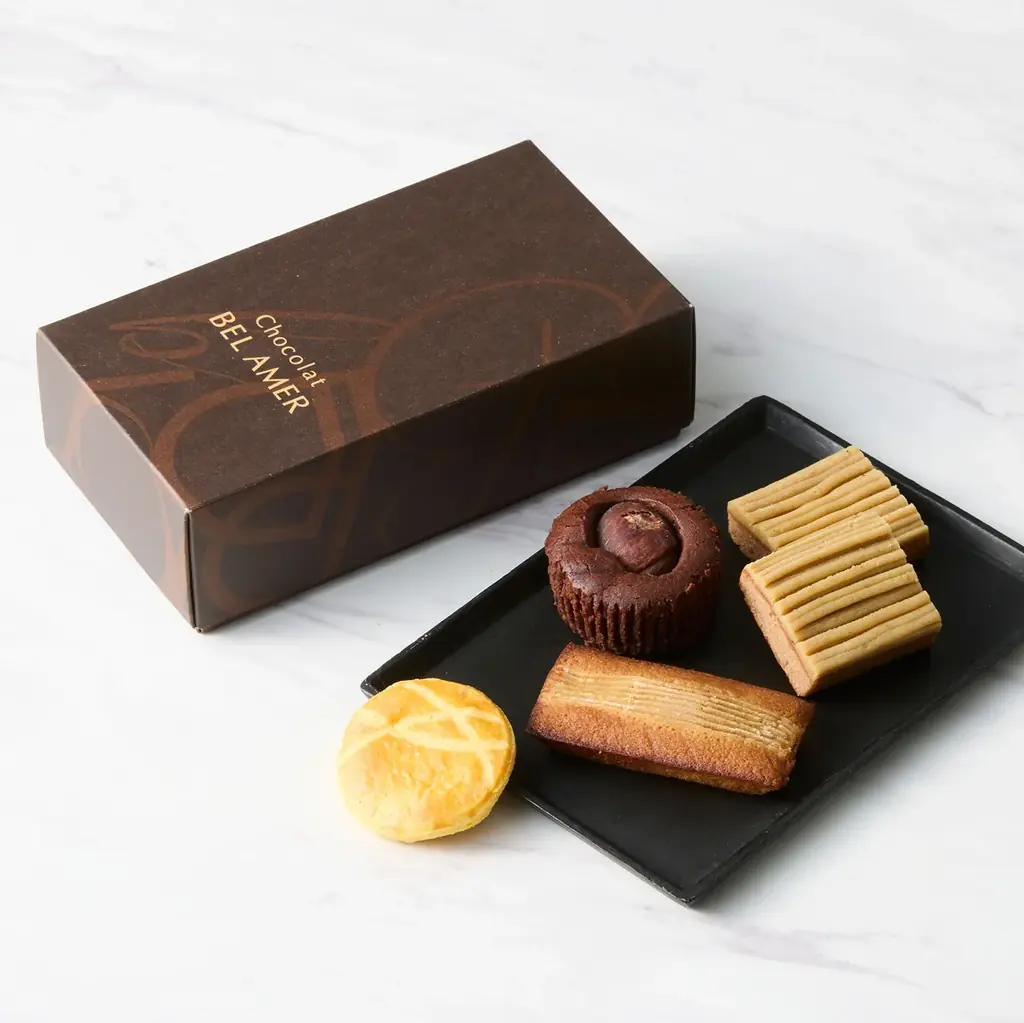 和栗を丸ごと閉じ込めたフォンダンショコラやモンブラン風の焼菓子、なめらかな口どけのショコラをサブレで贅沢にサンドした新作「パレショコラサンド」など秋冬の新作が、ショコラ専門店「ベルアメール」より登場! 画像 6