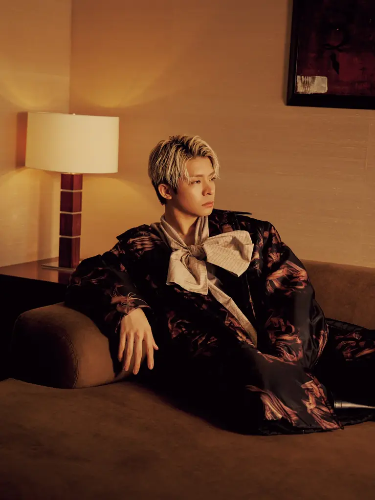 Number_iの岸優太が『ヌメロ・トウキョウ』10月特装版の表紙にソロで初登場！　20代最後の瞬間を切り撮った写真と、29歳の等身大の心で語ったロングインタビューで構成される14ページの大特集 画像 5