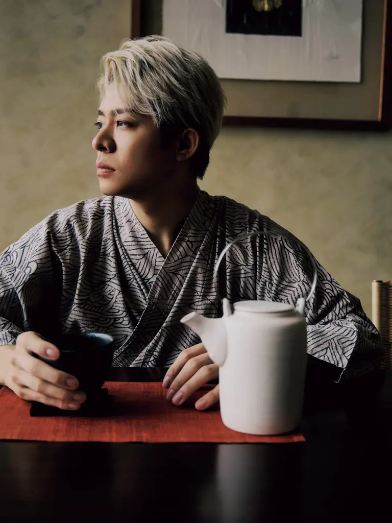 Number_iの岸優太が『ヌメロ・トウキョウ』10月特装版の表紙にソロで初登場！　20代最後の瞬間を切り撮った写真と、29歳の等身大の心で語ったロングインタビューで構成される14ページの大特集 画像 7