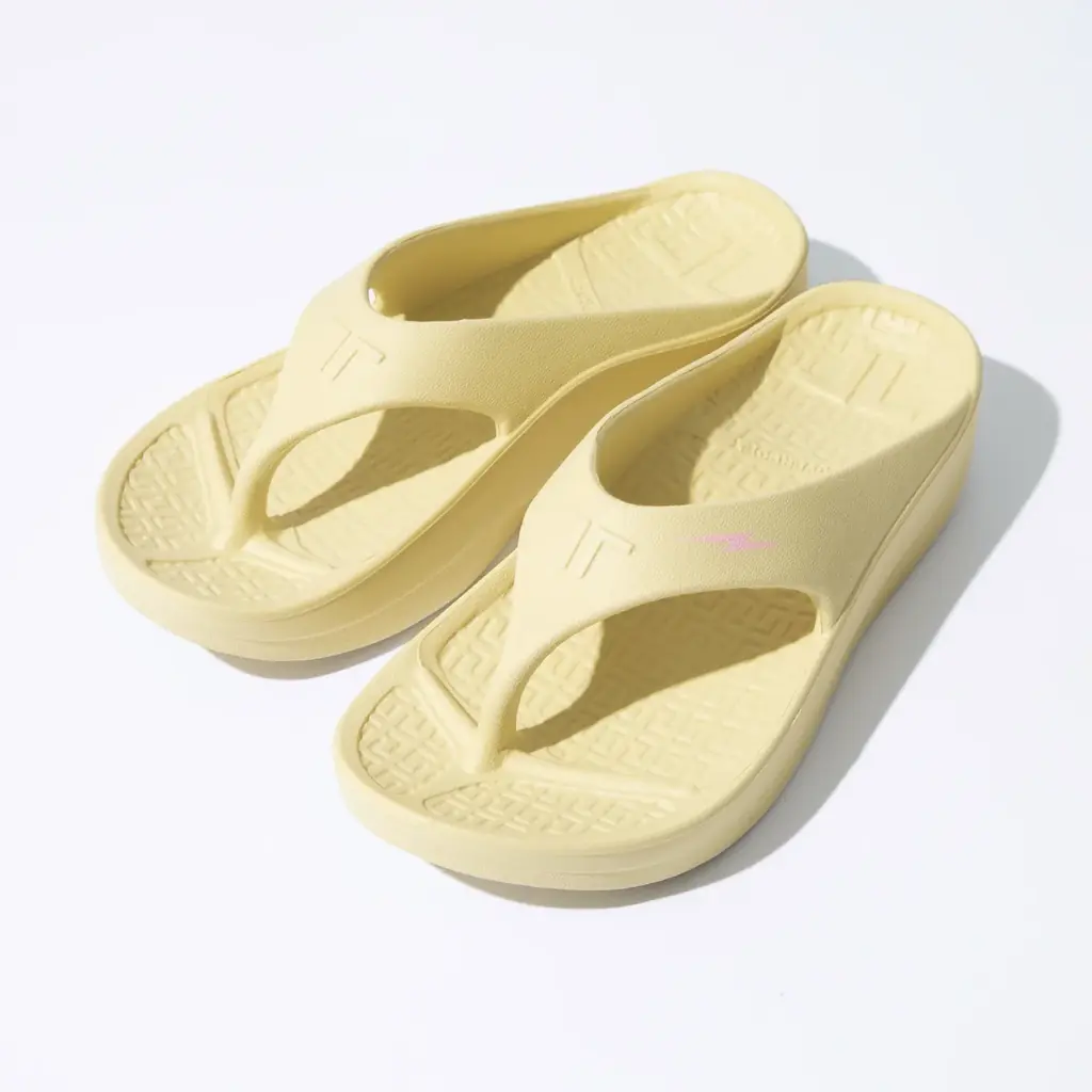 ハワイ発「Lightning Bolt」×リカバリーフットウエアブランド「TELIC」コラボレーションアイテムをTikTok Shop限定発売 画像 3
