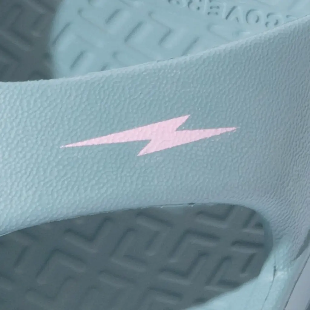 ハワイ発「Lightning Bolt」×リカバリーフットウエアブランド「TELIC」コラボレーションアイテムをTikTok Shop限定発売 画像 5