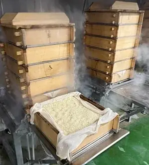 ANA×米菓の老舗「もち吉」 コラボレーションおかきを機内で提供開始！ 日本の米菓のおいしさを世界へ！四季をイメージしたANAオリジナルデザインの「いろどりおかき」を機内でお楽しみください。 画像 10