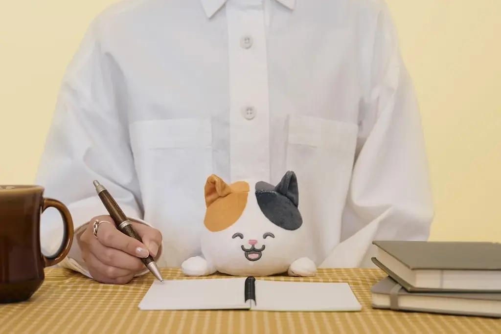 猫背なあなたをサポートする猫さん！大人気『ふんばるず』のフェリシモ「猫部™」コラボが新発売！８月30日（土）から東京・大阪で販売。 画像 2