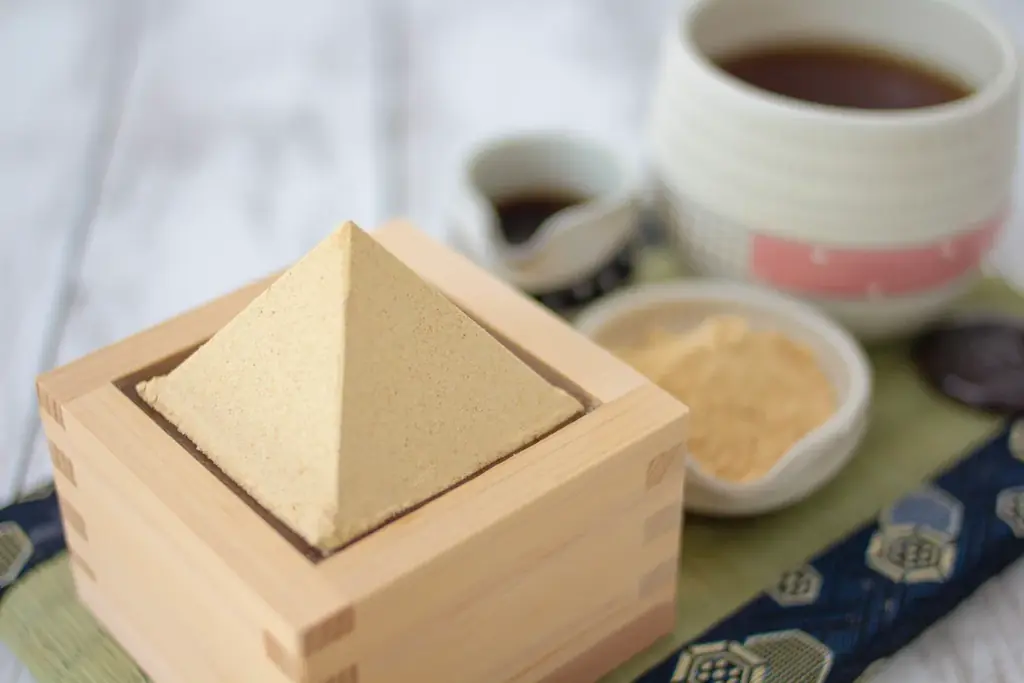 【オリエンタルホテル福岡 博多ステーション】～ 枡の中に和のピラミッドが出現！新触感スイーツ ～「雫もち」を2025年9月1日（月）より販売開始 画像 1