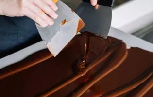 “ひまわりの種”から生まれたチョコレート代替品 大好評!カカオを使用せずに作ったトップバリュ「チョコか?」に待望のブロックタイプが新登場! 画像 8