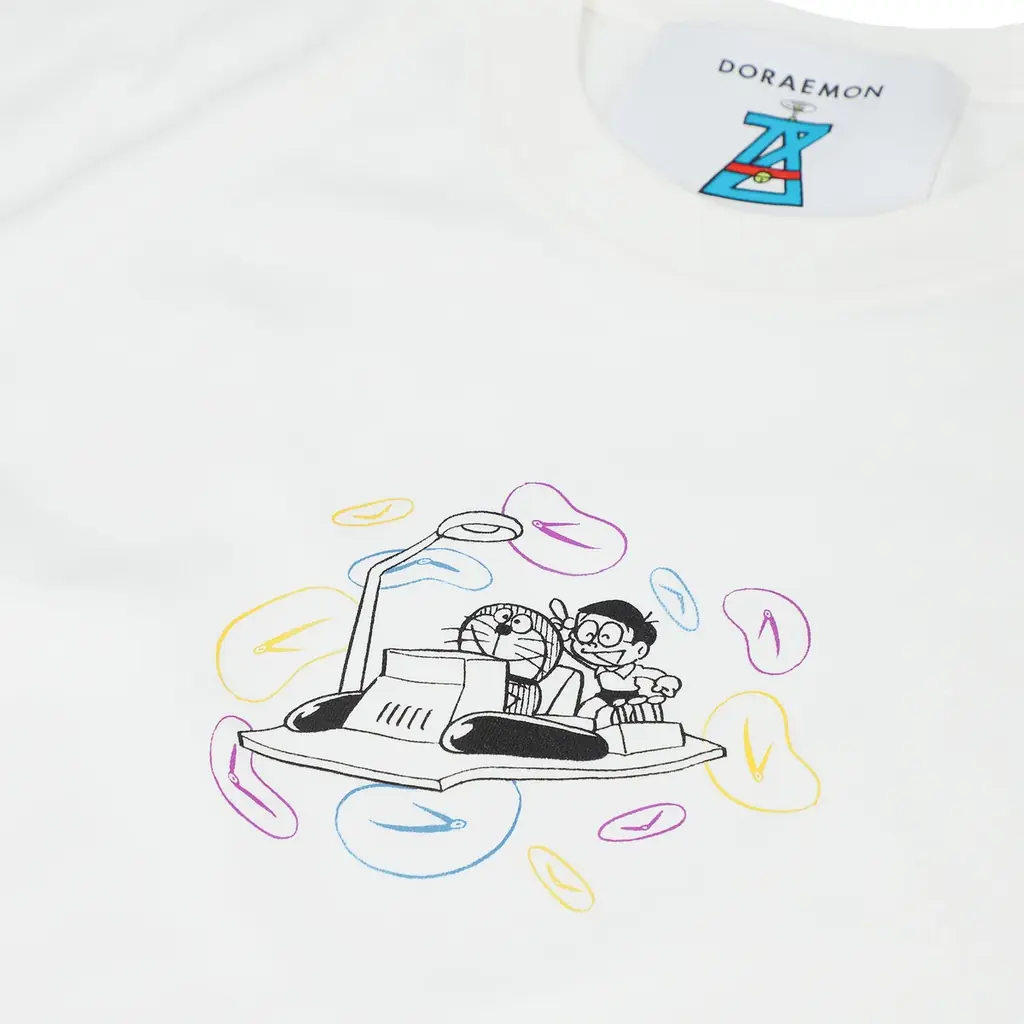 『THE DORAEMON STORE』と「ANREALAGE」とのコラボレーションが決定!フォトクロミック技術により時計の文字盤が浮き出る、タイムマシンデザインのTシャツが店舗限定で登場 画像 2