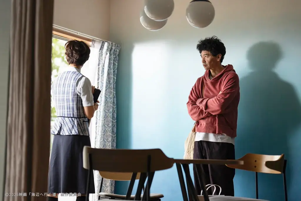 2025年8月29日公開の映画『海辺へ行く道』にKANADEMONOが美術協力をしました。 画像 8