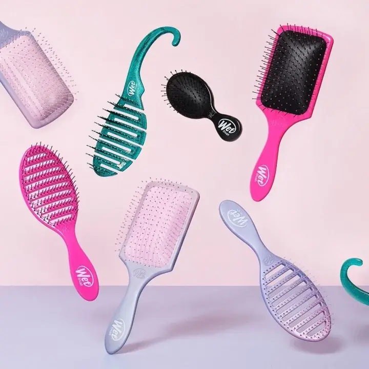 あなたはどっち派？ 全米で大人気の『WetBrush®️(ウェットブラシ)』にキュートな「ミニー＆デイジー」デザインが新登場！ 画像 6