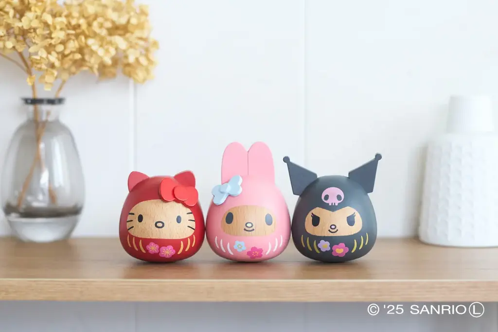 9月26日発売｜サンリオ×ニチガンの木製だるま3種