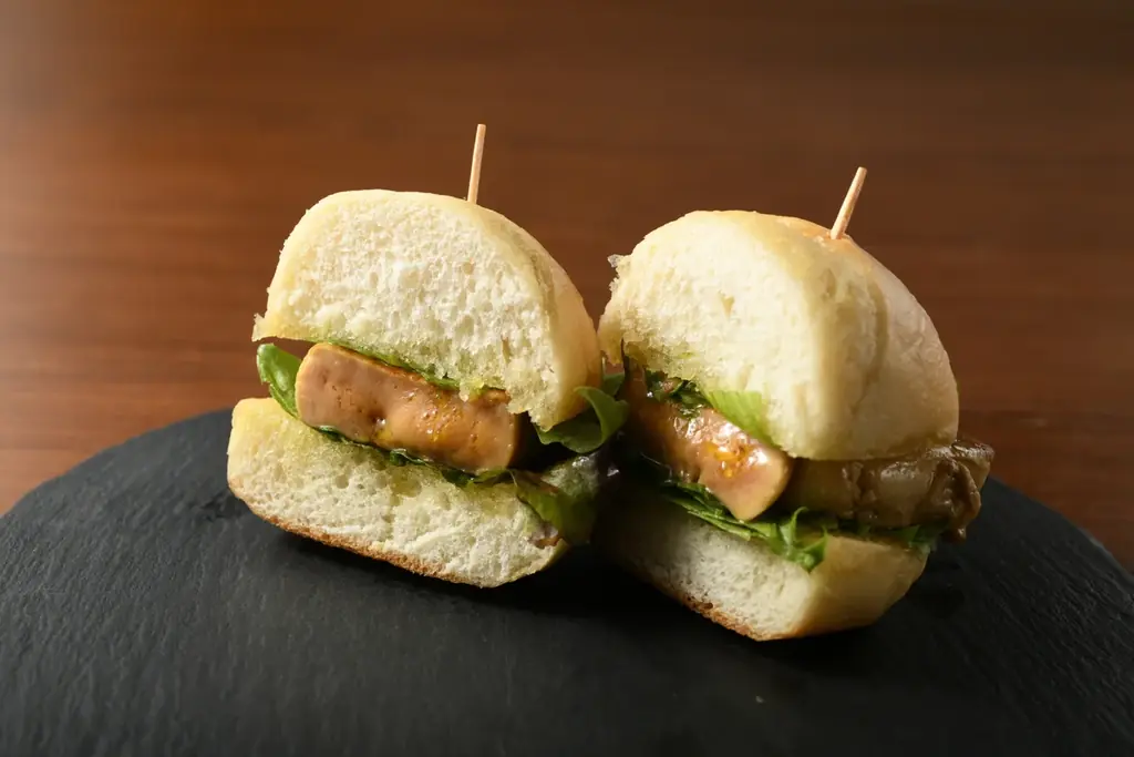 隠れ家フレンチで味わう深夜めし。『LORE』が９月の新メニュー「アクアうどん」の販売を開始！ 画像 2