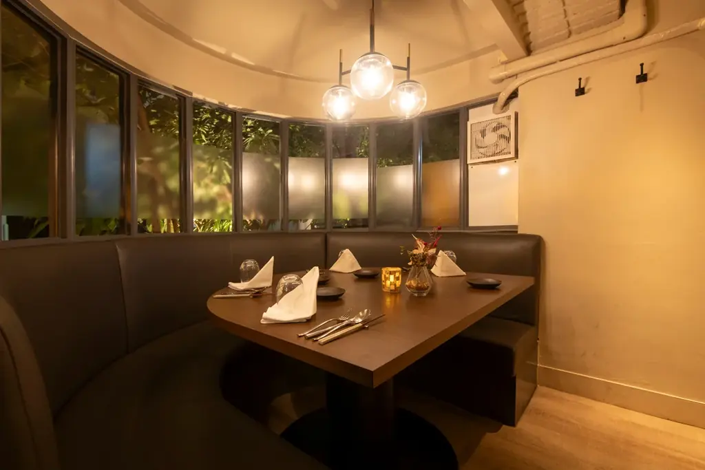 隠れ家フレンチで味わう深夜めし。『LORE』が９月の新メニュー「アクアうどん」の販売を開始！ 画像 4