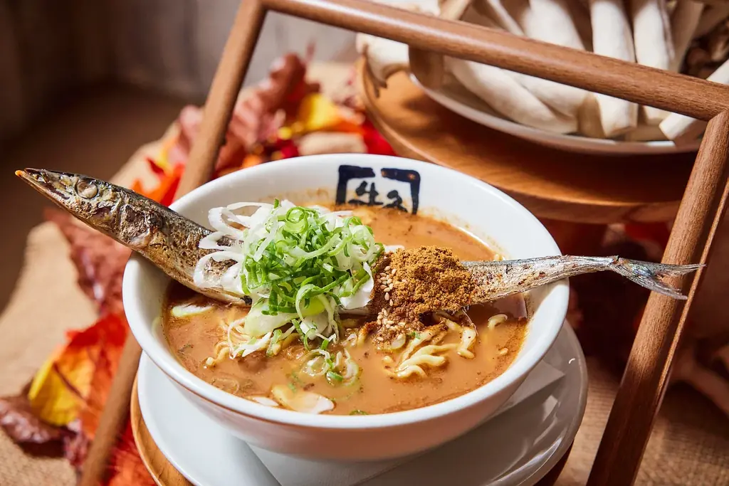 【牛角 イベントレポート】秋の「W主役」登場！ 秋刀魚ラーメンvs極旨きのこ焼肉　〜秋の味覚を「丸ごと」堪能！ 見て楽しい・食べて感動の新メニュー〜 画像 11