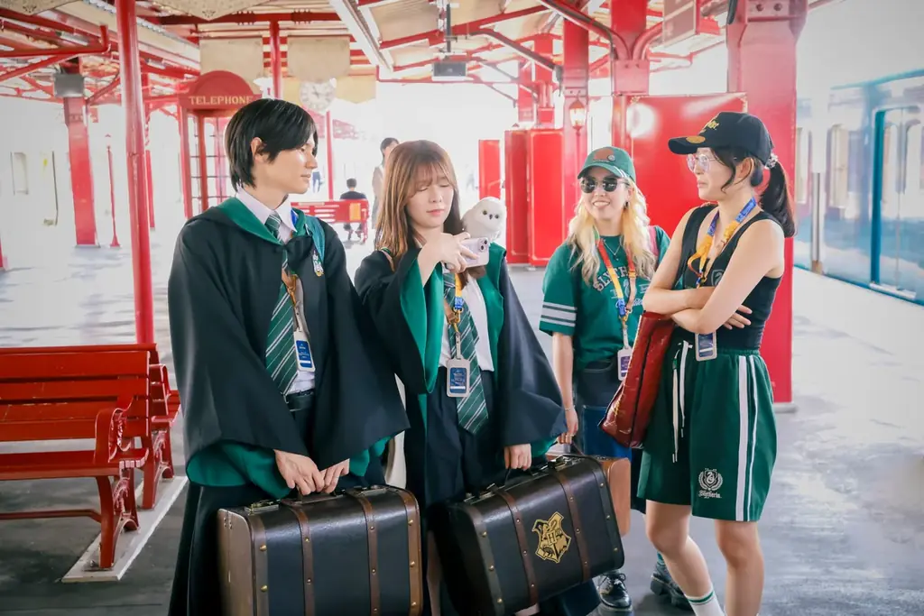 ワーナー ブラザース スタジオツアー東京 – メイキング・オブ・ハリー・ポッター、西武鉄道池袋駅のホームで50名のファンと新学期をお祝い「バック・トゥ・ホグワーツ」特別イベント開催 画像 4