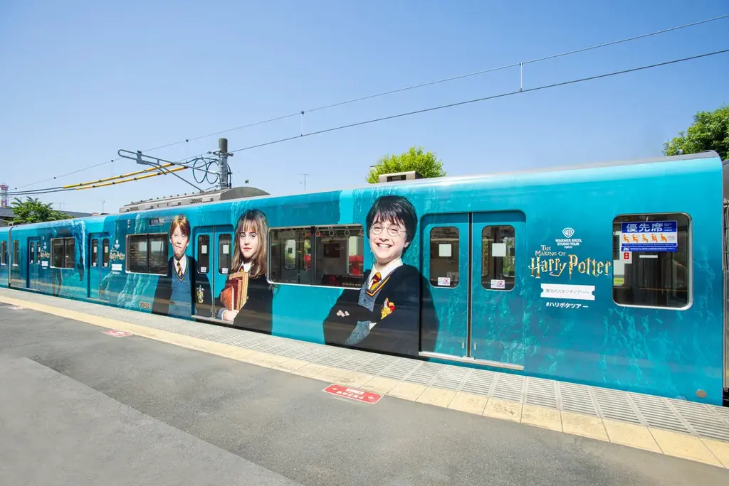 ワーナー ブラザース スタジオツアー東京 – メイキング・オブ・ハリー・ポッター、西武鉄道池袋駅のホームで50名のファンと新学期をお祝い「バック・トゥ・ホグワーツ」特別イベント開催 画像 8