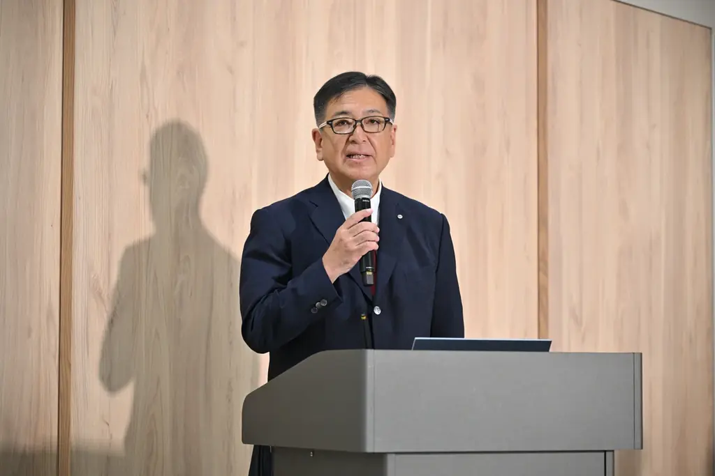【「カルビーポテトチップス」発売50周年記念イベント】 東京駅に巨大なポテトチップスのフォトブースが登場！「全国感謝いっぱいサンプリング」を実施・ファンの声から生まれた「感謝のほたてしお味」が本日発売 画像 4