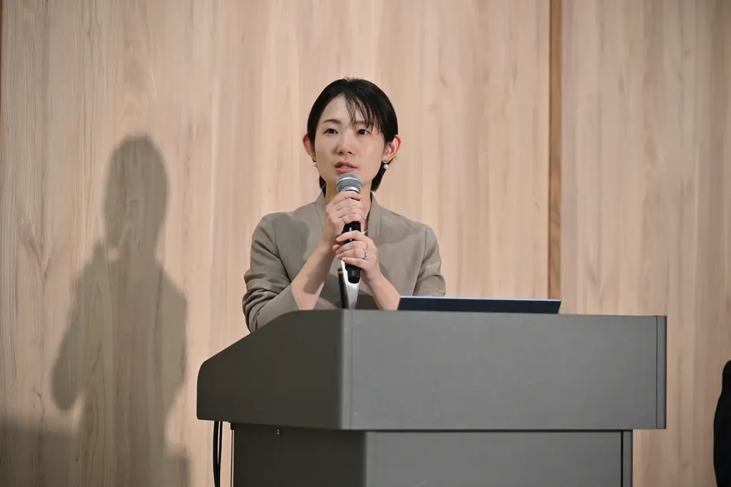 【「カルビーポテトチップス」発売50周年記念イベント】 東京駅に巨大なポテトチップスのフォトブースが登場！「全国感謝いっぱいサンプリング」を実施・ファンの声から生まれた「感謝のほたてしお味」が本日発売 画像 5
