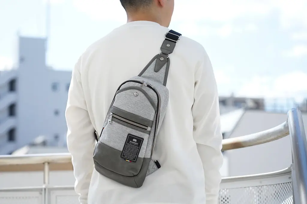 【数量限定で新色発売】品よく、身軽に。大人の休日スタイルを格上げするボディバッグに、上品な雰囲気の洗練された2色がWEB限定で誕生しました。 画像 2