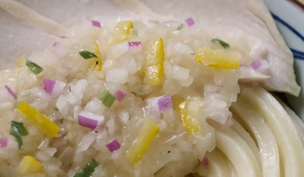 《“まだ夏” 暑い日が続く秋に、丸亀製麺からの新提案》まだまだ暑さが終わらない日々の、本音に寄り添う “旨辛”か“さっぱり”が選べる冷たいうどん2種登場! 画像 7