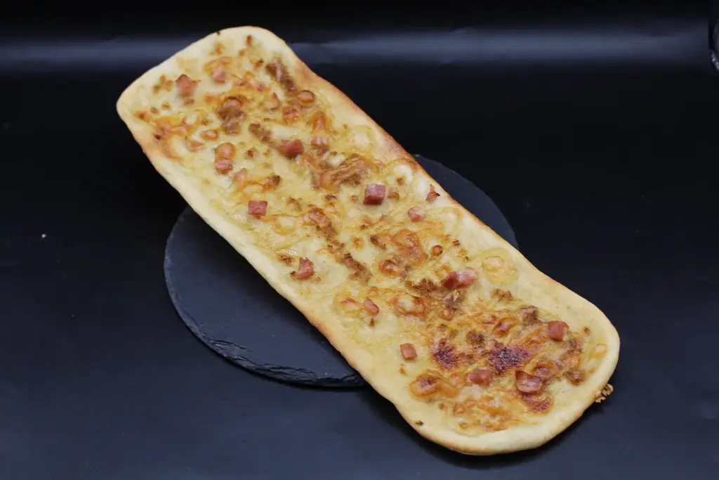 9月4日発売 千葉の黒アヒージョ薄焼きピザ登場