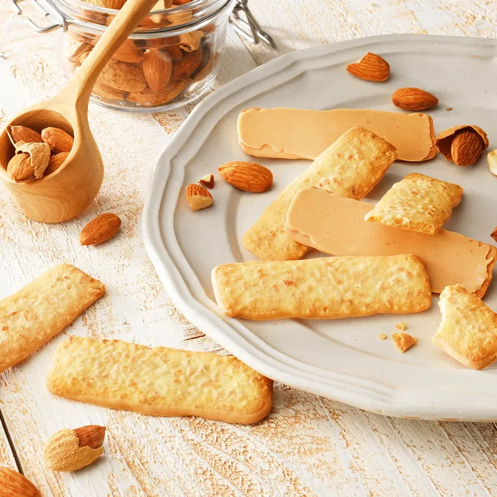 【ロイズ】新商品「バトンクッキー[アーモンド]」を9月3日に発売。アーモンドが香ばしい期間限定の味わい。 画像 2