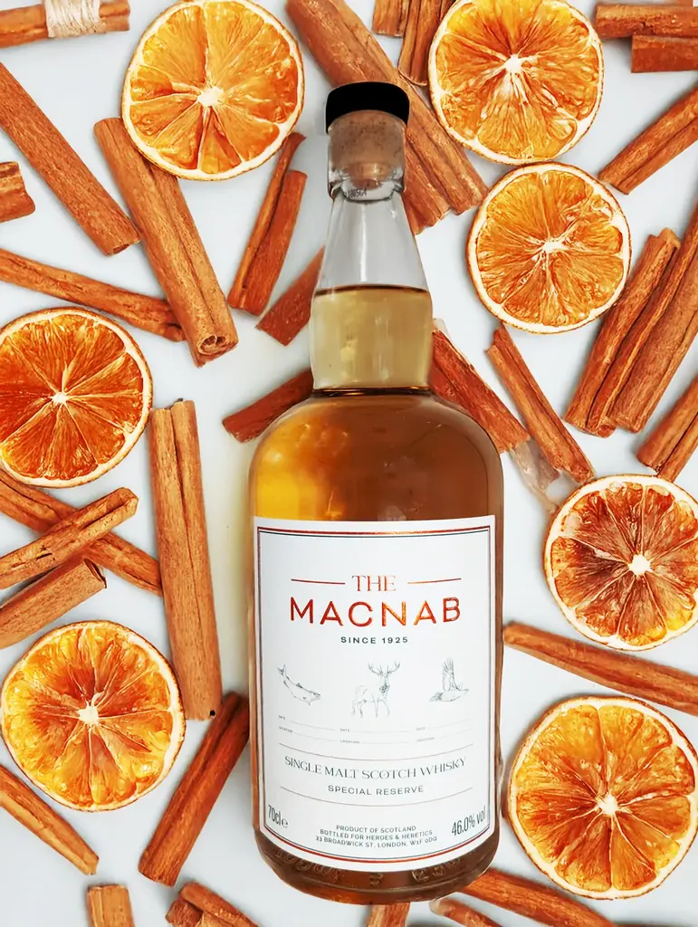 昨年度完売した「Macnab(マクナブ)15yo from グレンモーレンジィ」が待望の再臨ー「Macnab(マクナブ)12yo」として新登場。 日本限定80本 画像 3