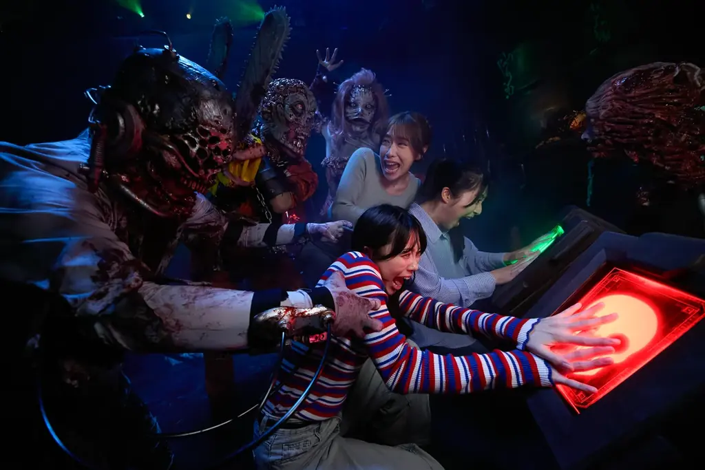 “正気を失う”恐怖で超絶叫!『ハロウィーン・ホラー・ナイト』本日先行公開・超狂暴化ゾンビが襲う『ストリート・ゾンビ』・「King Gnu」と初コラボの新曲『SO BAD』で超熱狂『ゾンビ・デ・ダンス』 画像 5