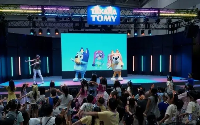 全国地上波放送を機に世界的大ヒットアニメ「ブルーイ」の親子向けイベントを東京おもちゃショー2025と大阪・関西万博にて実施 画像 2