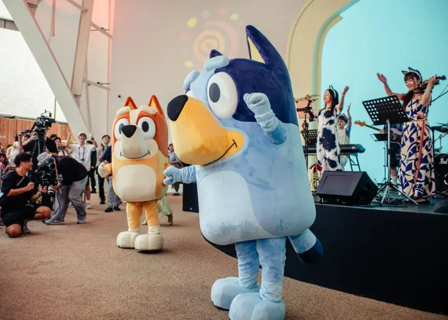 全国地上波放送を機に世界的大ヒットアニメ「ブルーイ」の親子向けイベントを東京おもちゃショー2025と大阪・関西万博にて実施 画像 4