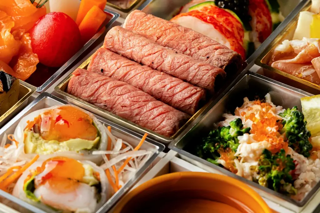 2026年新春を彩る、豪華5種類の美食おせちワインや日本酒に合う「オードブルおせち」新登場 フォアグラやオマール海老も並ぶ、特製おせち料理2026 画像 8