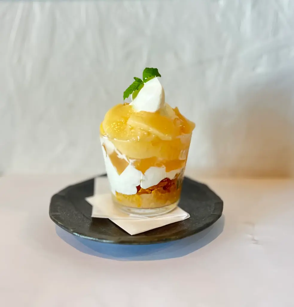 仙台カフェの限定スイーツ解説：桃のプチパフェ