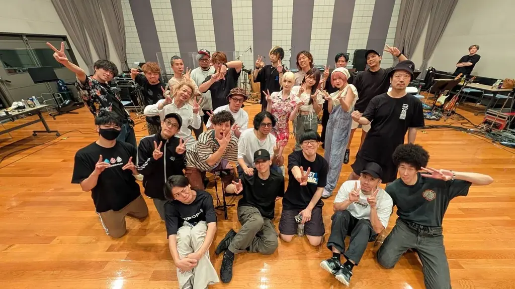 REAL AKIBA BOYZ、10月4日の東京体育館ワンマンまであと1ヶ月！生演奏でステージを彩る REAL AKIBA BAND の出演メンバーを発表＆カナヘイの小動物コラボポスターも公開！ 画像 1