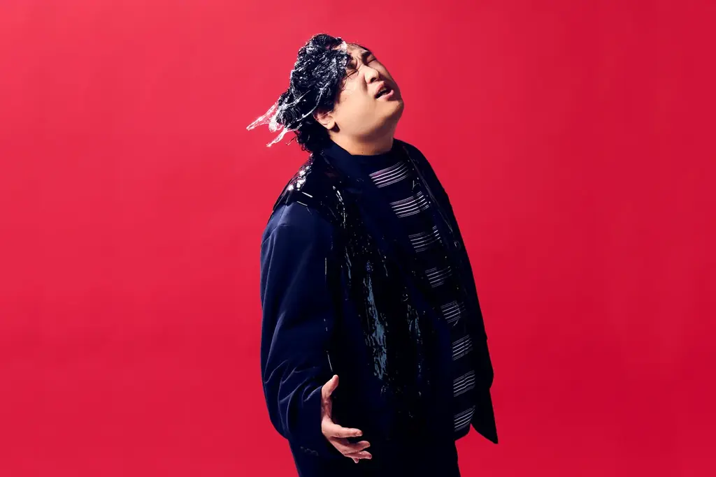 岡崎体育が念願?の「チャルメラおじさん」に!!「エッホエッホ」で話題の曲を本人歌唱。ラッパを吹いてご満悦。明星 チャルメラ 新CM「伝えなきゃ篇」9月7日(日)より全国で放映開始!! 画像 6