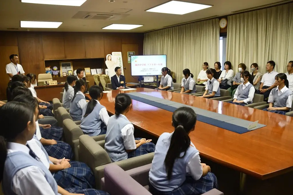 入間・藤沢中ソフトが関東ベスト8　表敬訪問で見えた課題
