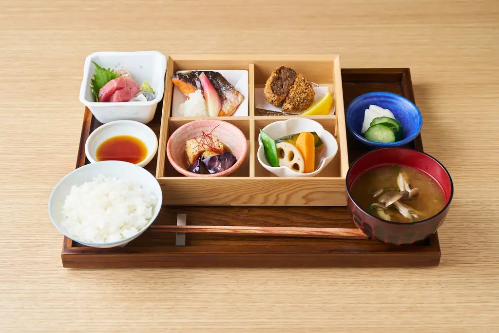五反田発の和食・居酒屋「それがし」初の施設内出店。オールデイ営業の新業態『高輪それがし』地上28階「ニュウマン高輪 LUFTBAUM」に誕生。ランチも、甘味も、昼飲みも、夜景も揃う、それがし新旗艦店 画像 6