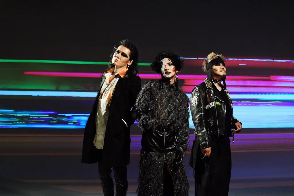 アルバム『18』発売