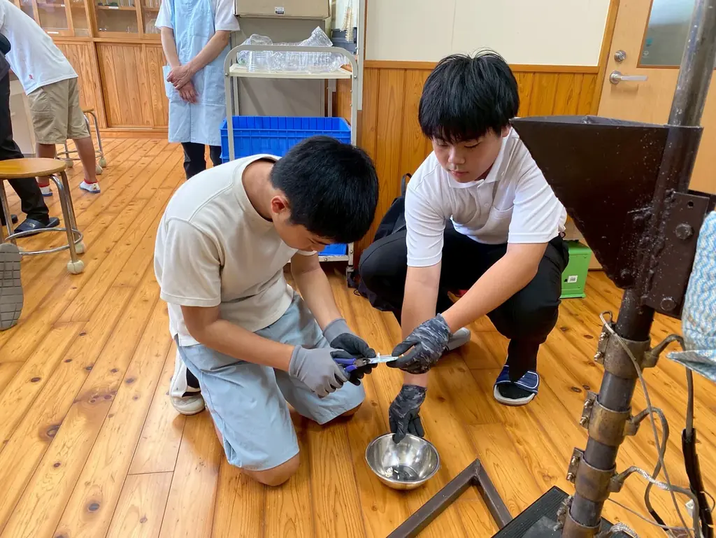 馬渡島の子どもたちが描く“島の自然”をアップサイクル、「プラスマLIFEさが」事業の一環としてペットボトルキャップをアップサイクルしたオリジナルコースター制作ワークショップを実施 画像 5