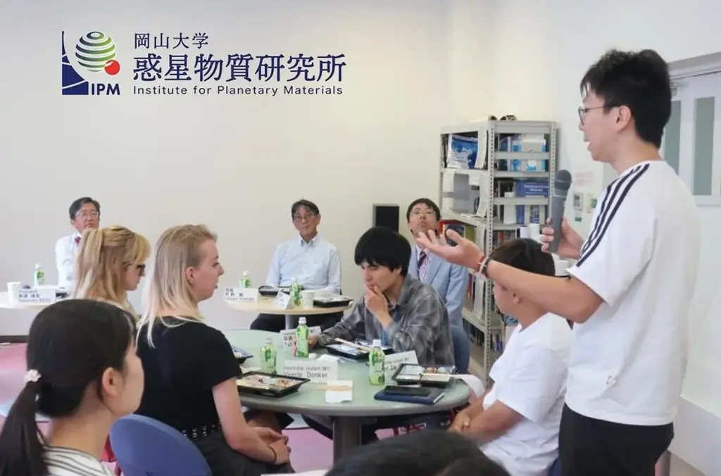 【岡山大学】高等先鋭研究院 惑星物質研究所「三朝国際学生インターンシッププログラム（MISIP）」 那須保友学長との懇談会、修了式を開催 画像 2