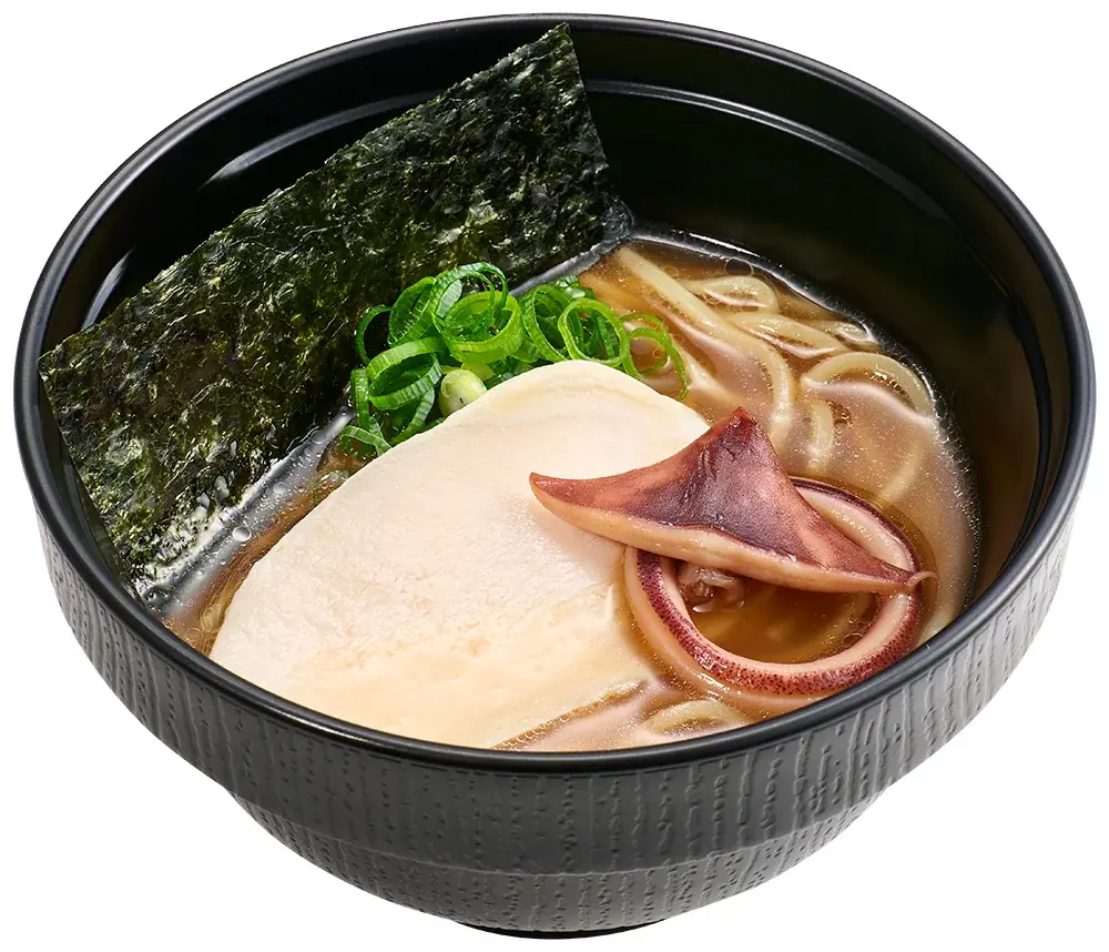 地元の「うまい!」を全国へ!スシロー“ジモメシ”プロジェクト第三弾!石川県能登町の名産“小木港のするめいか”を使用した「能登小木港いかのせ いか白湯醤油ラーメン」が登場! 画像 3