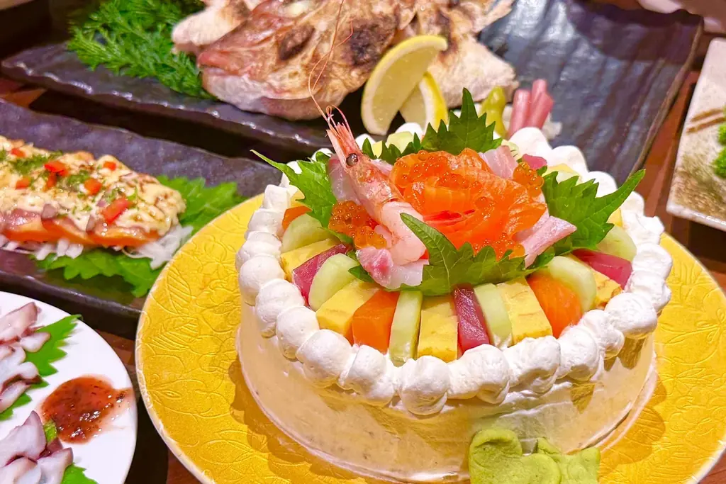 ケーキなのに甘くない！？新感覚の豪華すぎる『海鮮ケーキ』が新登場！　「北海道海鮮 にほんいち 福島店」 画像 2