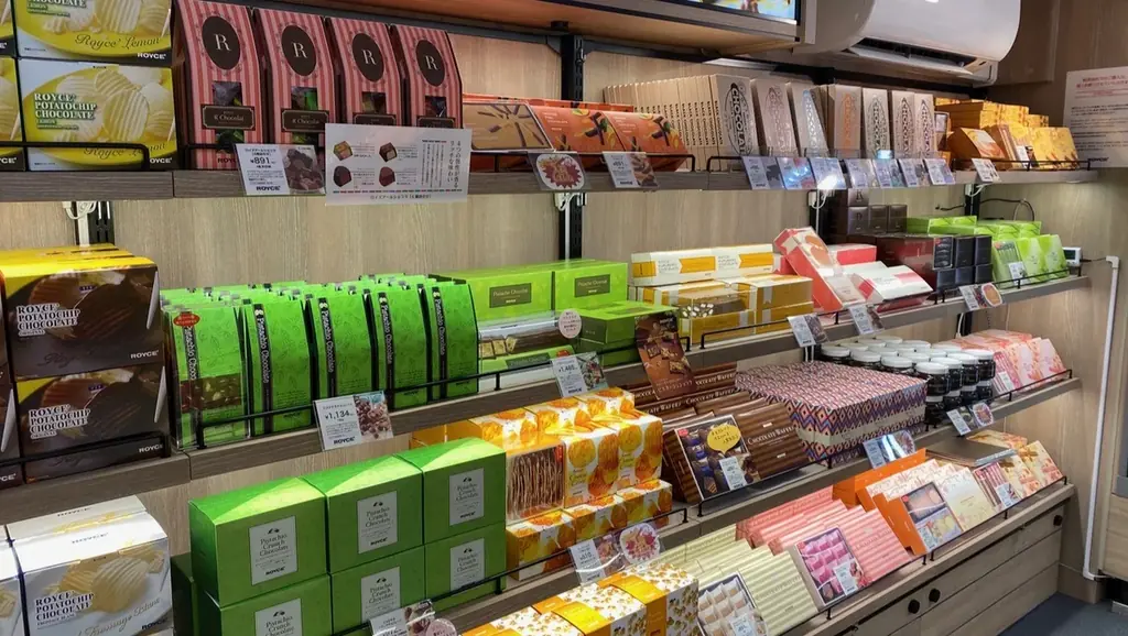 【ロイズ】東北・北陸・東海・近畿・中国・四国・九州地方を巡るロイズ「移動販売車」。9月のおすすめ商品や出店予定のご紹介。季節限定の生チョコレート[栗]も販売。 画像 3