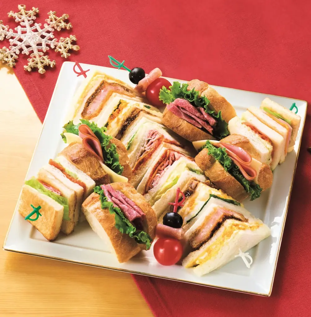クリスマスはあれもこれもファミマでそろいマス「おいしいのが、いちばん！ファミマのクリスマス」9月12日予約受付開始　初登場の「ピエール・エルメ アンソロジー」監修ケーキなど全66種のラインアップで展開 画像 28