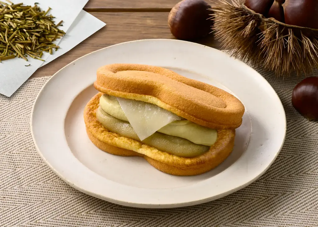 【銀座コージーコーナー】秋の夜長にゆっくり味わいたい「Wシュー（抹茶&粒あん）」と「コージープレミアムスフレワッフル（和栗&ほうじ茶 宵もち）」 画像 2